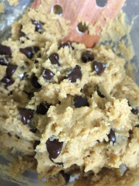 5 Step Peanut Butter Chocolate Chip Cookies - To Live & Date in LA